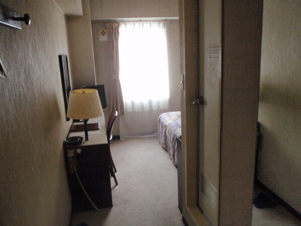 1 soverom og skrivebord