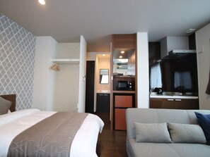 1 室のベッドルーム、デスク、WiFi (無料)、ベッドシーツ