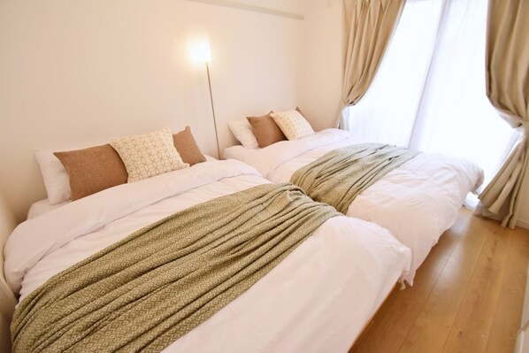 1 chambre, fer et planche à repasser, draps fournis