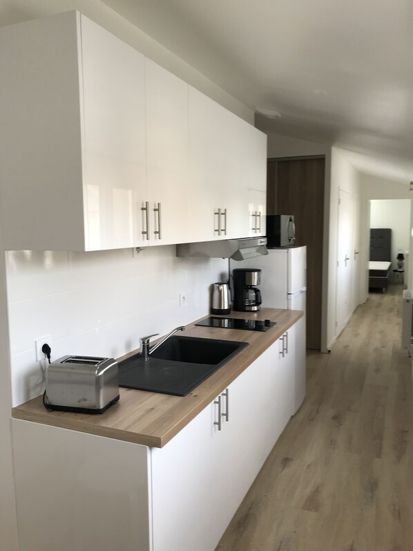 Fridge, microwave, oven, coffee/tea maker