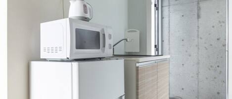 冰箱、微波炉、厨具/餐具