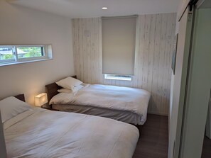 3 bedrooms, desk, free WiFi, bed sheets