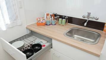 Fridge, microwave, stovetop, cookware/dishes/utensils