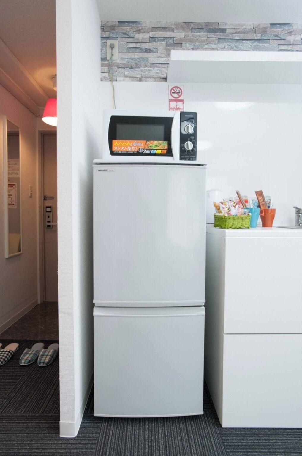 Fridge, microwave, stovetop, cookware/dishes/utensils