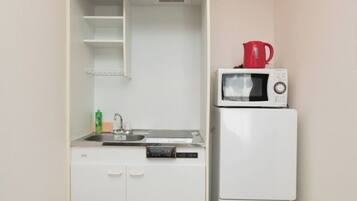 Fridge, microwave, stovetop, cookware/dishes/utensils