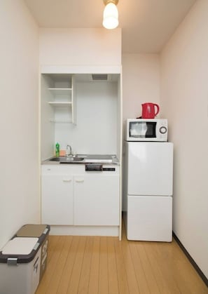 冰箱、微波炉、炉灶、厨具/餐具
