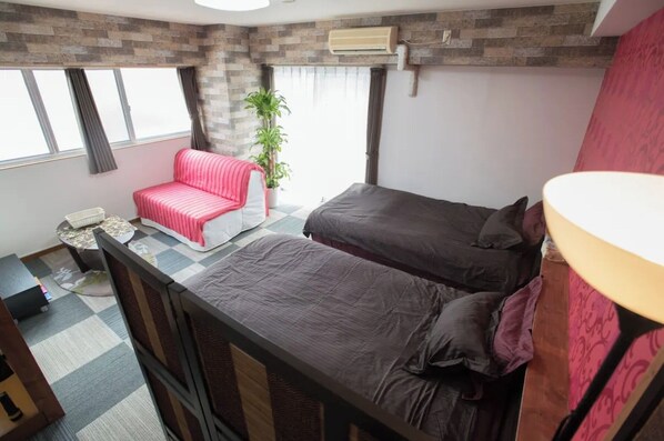 1 quarto, escrivaninha, ferros/tábuas de passar roupa, Wi-Fi de cortesia