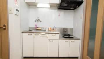 冰箱、微波炉、炉灶、厨具/餐具