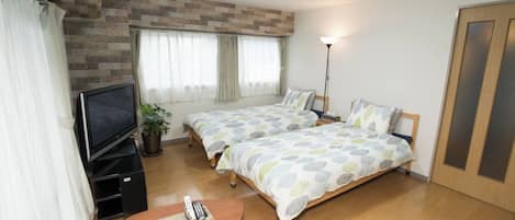 1 chambre, bureau, fer et planche à repasser, Wi-Fi gratuit