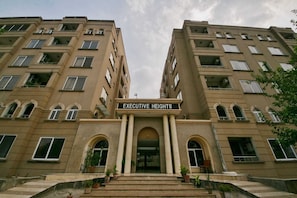 住宿正面 (夜晚)