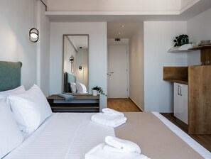 Deluxe Double Room Sea View | First Floor | Private kitchen | Mini-fridge, cookware/dishes/utensils - Aiora Suites (Polygyros)