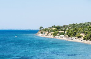 Beach nearby, sun loungers, beach umbrellas, beach towels - Aiora Suites (Polygyros)