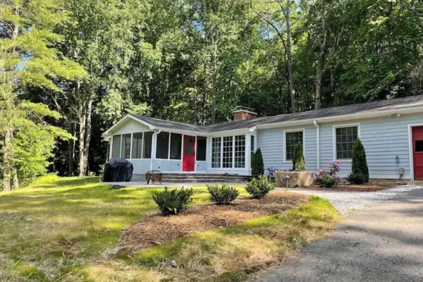 Entrance/Screened In Sun Porch
