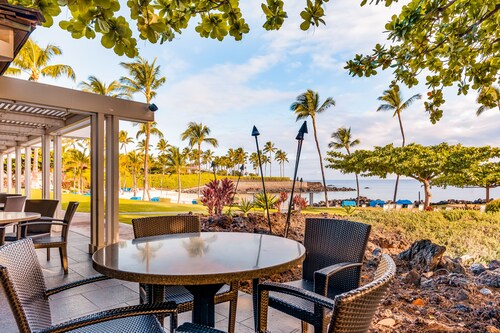 Luxury condo with fast WiFi, AC, & washer/dryer - plus pool, hot tub, gym