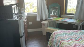 1 bedroom, iron/ironing board, WiFi