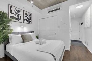 1 soveværelse, skrivebord, strygejern/strygebræt, weekendseng