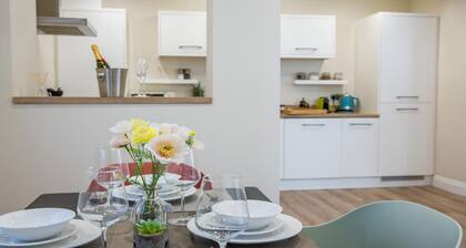 South Quay Apartment - 2 Bedrooms - 2 Bathrooms