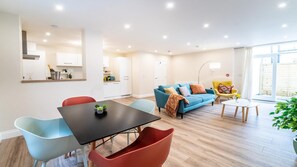 Apartment - South Quay Apartment - 2 Bedrooms - 2 Bathrooms (Great Yarmouth)