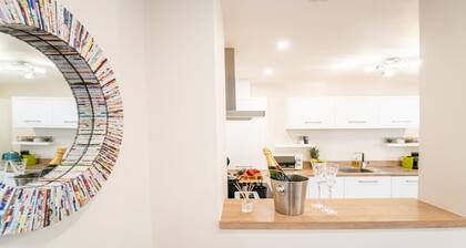 South Quay Apartment - 2 Bedrooms - 2 Bathrooms
