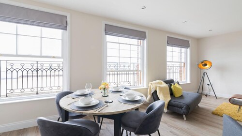 South Quay Penthouse - 2 bed