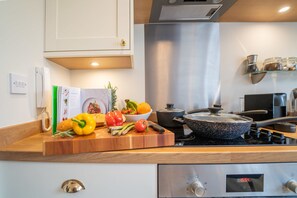 1 bedroom, WiFi - Unique Apartment - Patio - Town Centre - Parking - 1 Bedroom (Great Yarmouth)