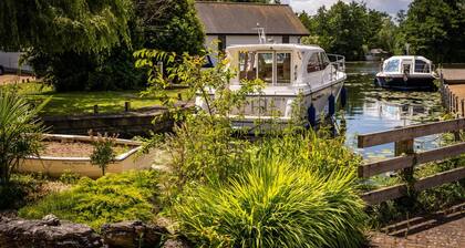 Exclusive Cottage - Hot Tub - Pets OK - In Norfolk Broads