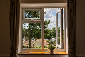 House | 2 bedrooms - Exclusive Cottage - Hot Tub - Pets OK - In Norfolk Broads (Norwich)