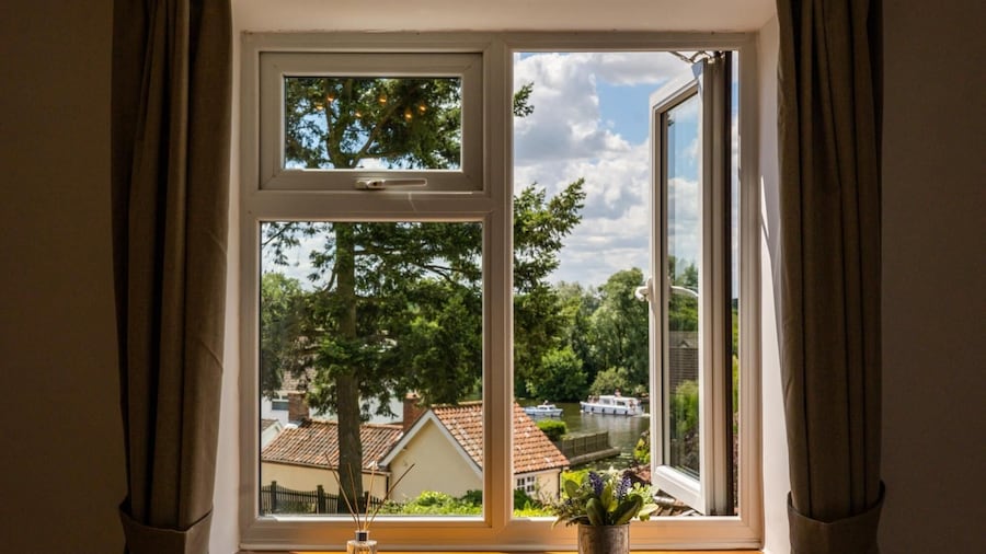 Exclusive Cottage - Hot Tub - Pets OK - In Norfolk Broads