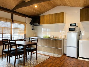 Kühlschrank, Mikrowelle, Wasserkocher, Toaster