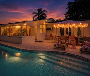 A heated pool - Resort-Style Oasis | Heat Pool | Tiki I Near Beach (Pompano Beach)