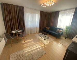 Living area - EM02- Luxury 2 room apartment - king size bed (Târgu Jiu)