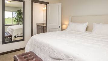 3 bedrooms, desk, iron/ironing board, travel crib