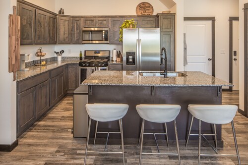 Brand New Townhome - 10 Minutes from Downtown