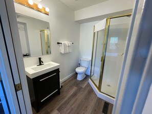 Shower, hair dryer, towels - 5 Minute Drive to the Resort & Fernie. (Fernie)