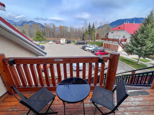 Steps To The Elk River - 5 Minute Drive to the Resort & Fernie. (Fernie)