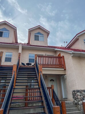 Exterior - 5 Minute Drive to the Resort & Fernie. (Fernie)