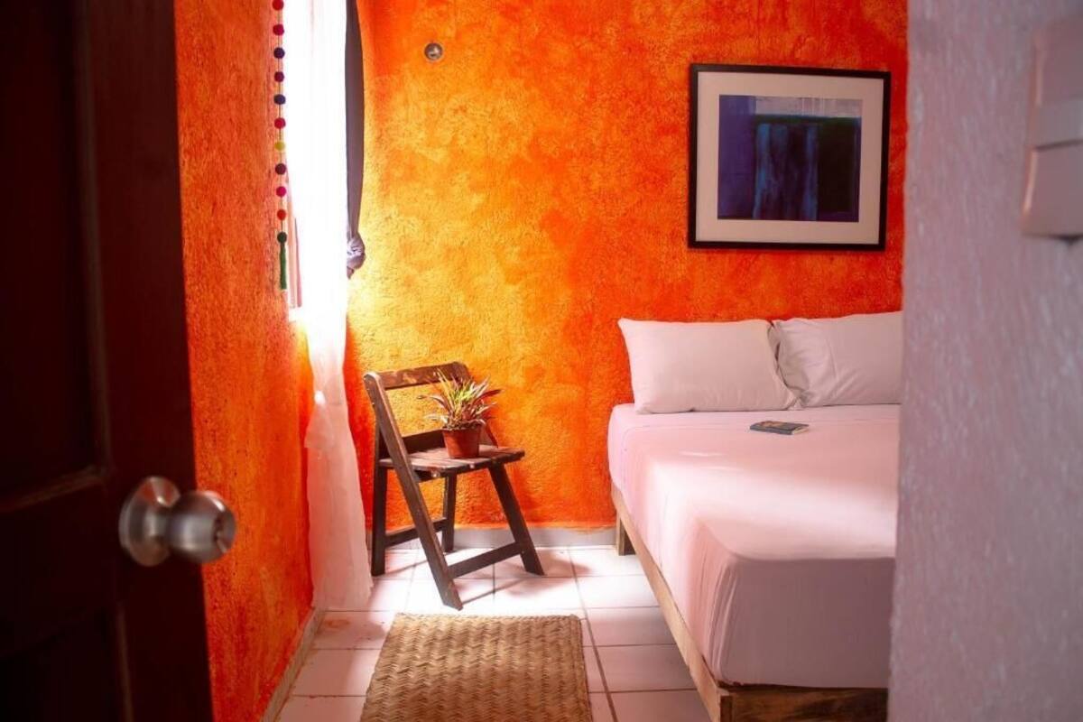 Comfort Room | Desk, laptop workspace, free WiFi, individually decorated