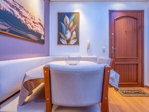 2 chambres, fer et planche à repasser, Wi-Fi gratuit, draps fournis