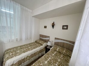 1 bedroom, bed sheets