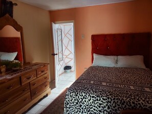 1 chambre, fer et planche à repasser, Wi-Fi gratuit, draps fournis