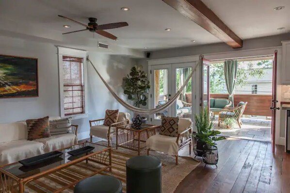 Smart TV, books, stereo