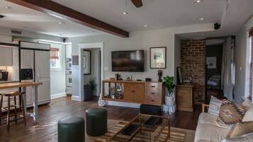 Smart TV, books, stereo