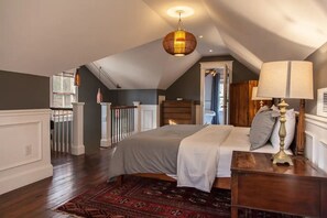 3 bedrooms, desk, iron/ironing board, free WiFi