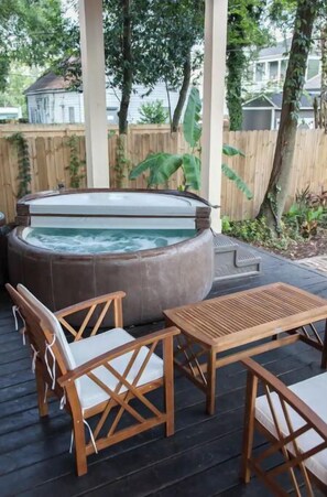 Terrace/patio - Refreshing Garden Studio w/ Hot Tub - Near Forsyth Park (Savannah)