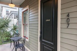 A front door labeled "LIBRARY" with the number "407" on the wall beside it. - Intimate Library Studio - Minutes from Forsyth Park (Savannah)