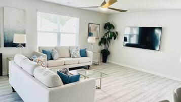 Smart-tv, tv-spel, böcker och en stereo