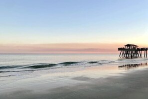 Beach nearby, sun loungers, beach towels
