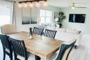 Dining - Kenzie’s Corner | Modern | Comfort | Resort (Port Wentworth)