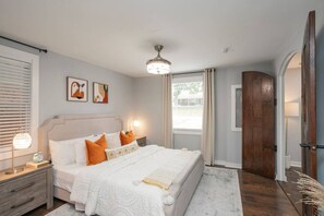 3 chambres, coffres-forts dans les chambres, bureau