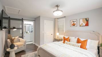 3 bedrooms, in-room safe, desk, iron/ironing board